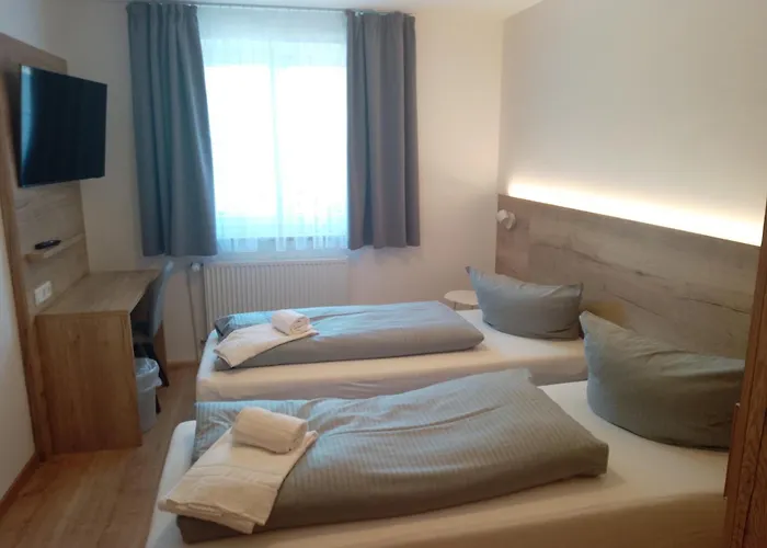 Dorfstrasse 6 *